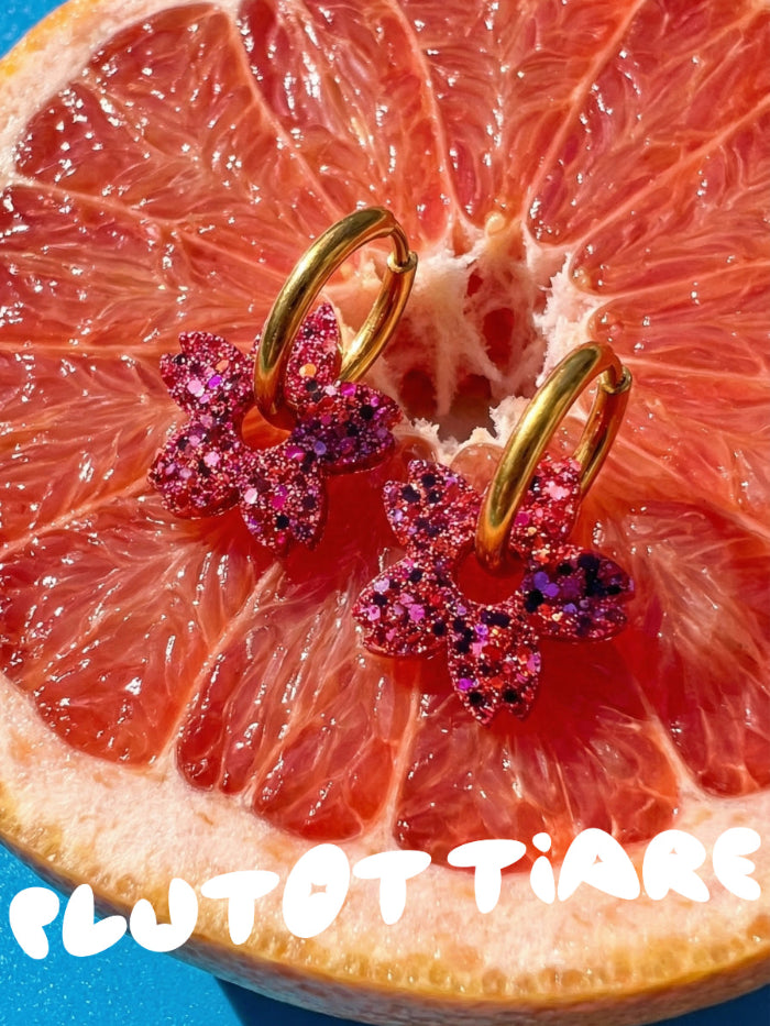 Boucles-oreilles interchangeables creoles-fleurs-tiare posee-mix-rouge-et-rose la rochelle atelier rochelais