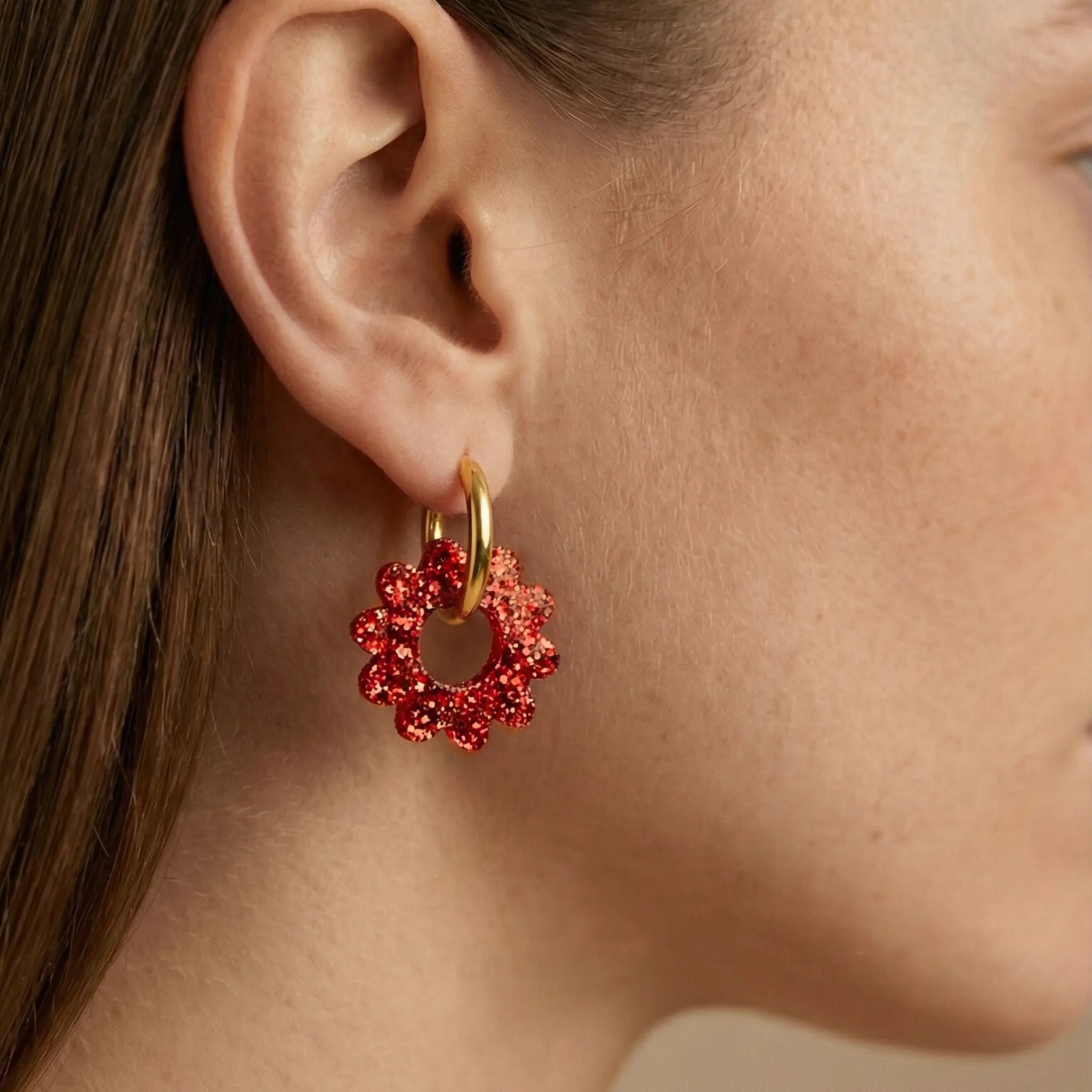 Boucles d’oreilles créoles Soleil – Bijoux pailletés interchangeables