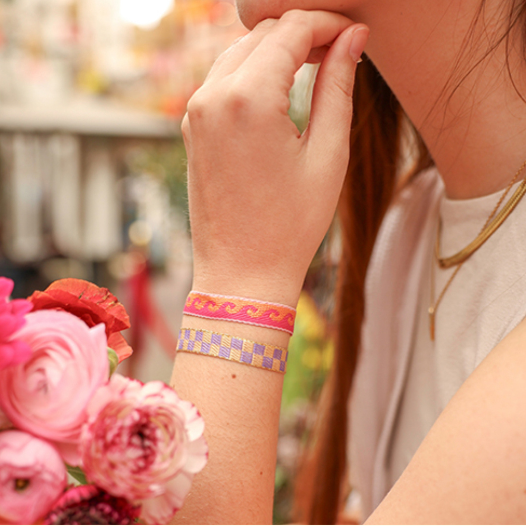 Bracelet d’été personnalisable avec charms, ruban et carte - fait main en France