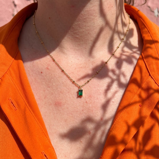 Collier Olia pendentif pierres naturelles grappe porté au cou femme L'Atelier Rochelais