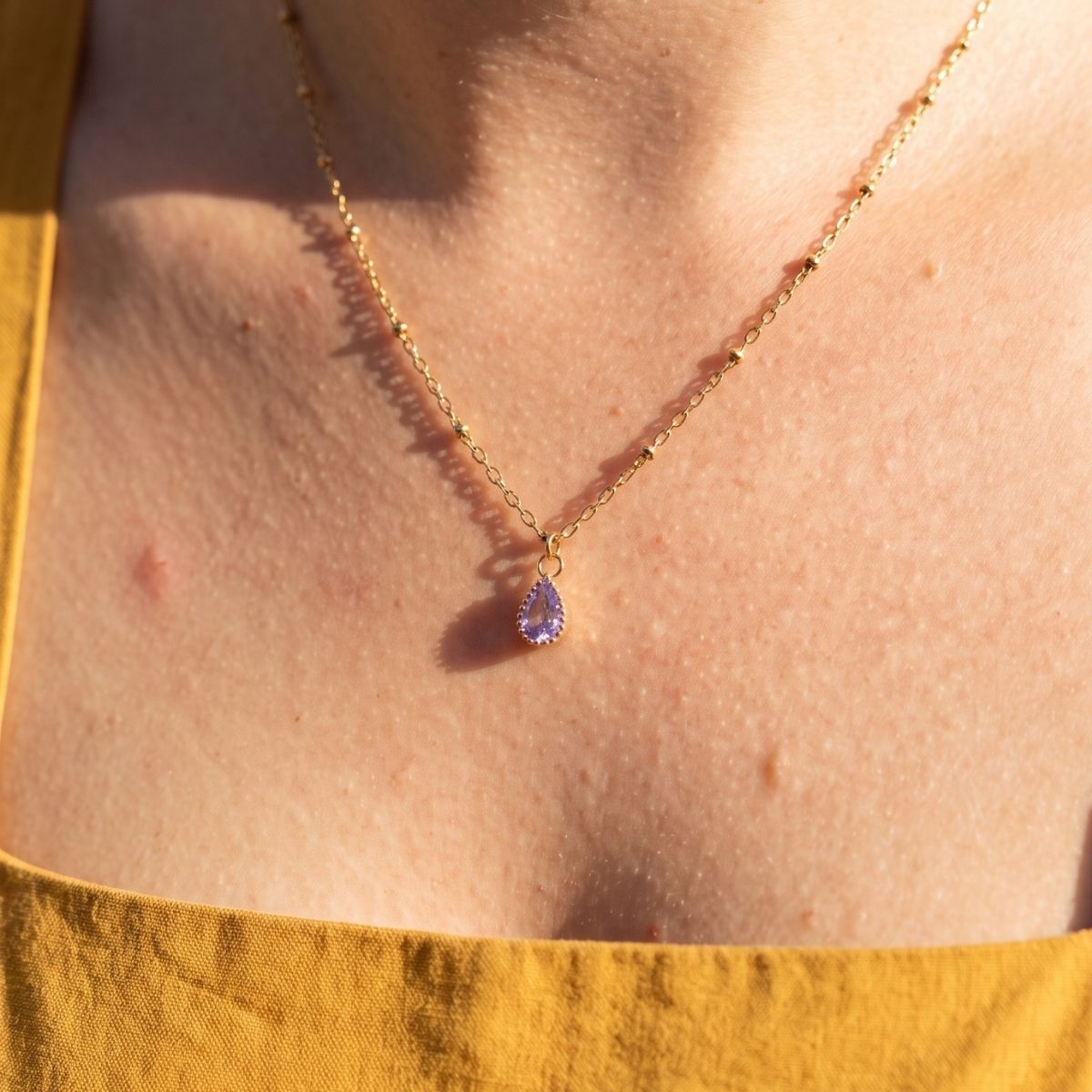 Collier Ella vue détail pendentif baguette zirconium acier inoxydable doré La Rochelle