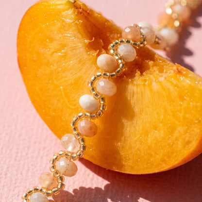 Bracelet Maya pêche porté au poignet pierres naturelles bijou artisanal La Rochelle