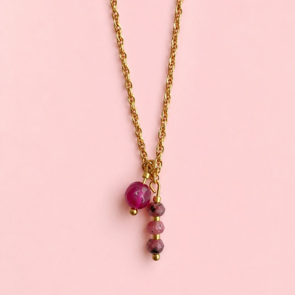 Collier Liv pendentif goutte chaîne perlée dorée bijou artisanal La Rochelle