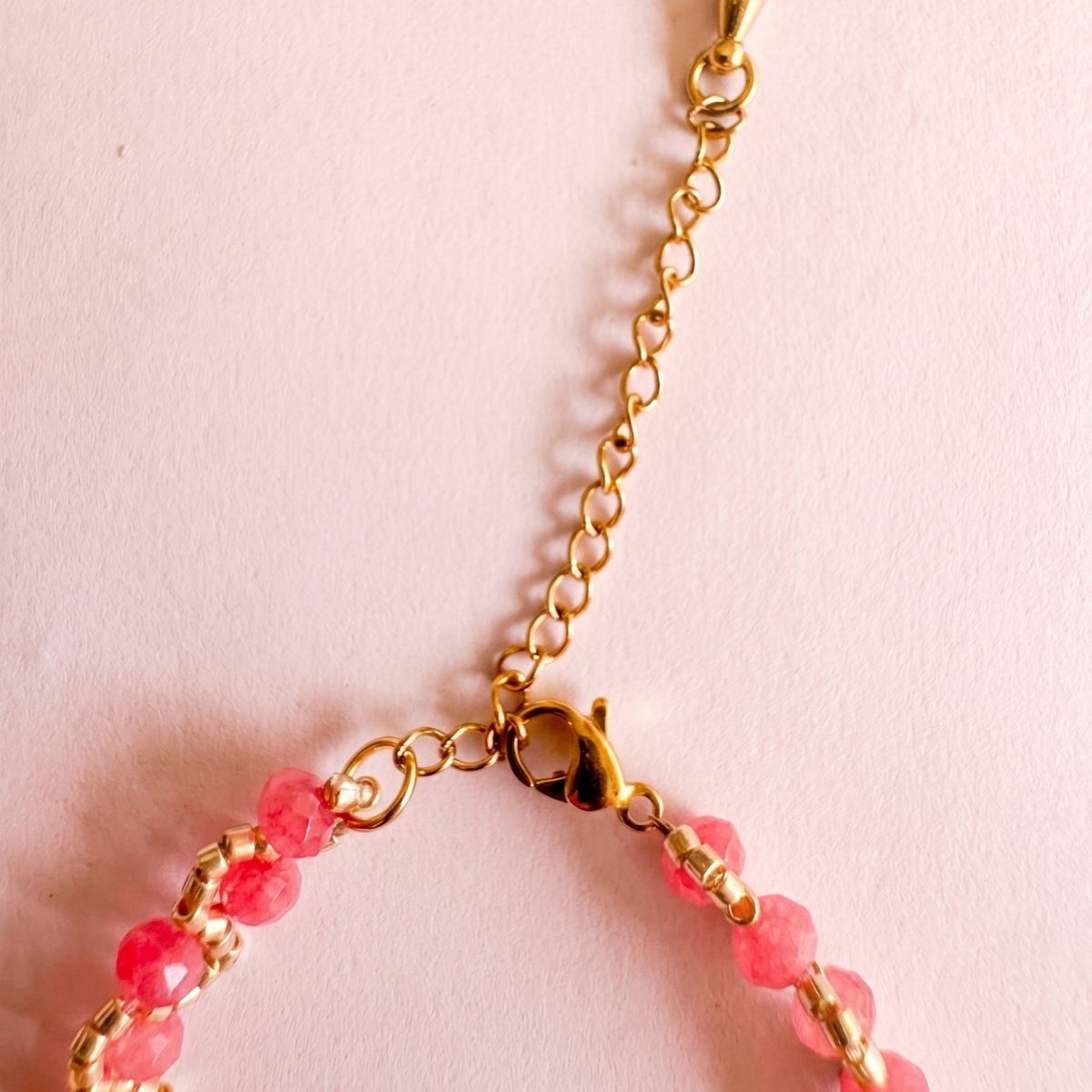 Bracelet Maya rose sur pomme verte bijou fait main La Rochelle L'Atelier Rochelais