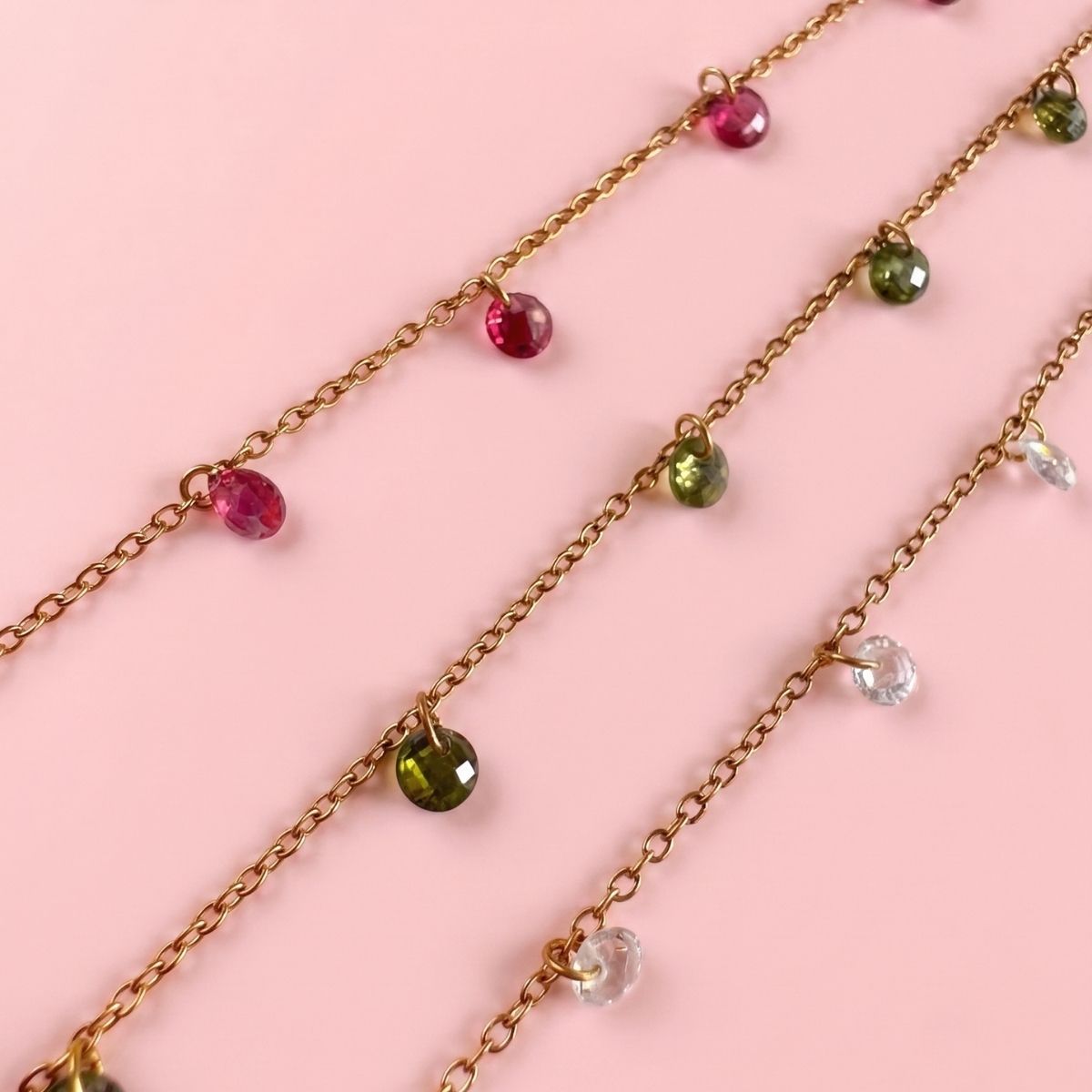 Bracelet Alma zirconium vue de dos chaînette dorée bijou fait main La Rochelle