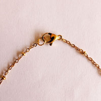 Collier Olia et Ella portés ensemble bijoux dorés pendentifs L'Atelier Rochelais La Rochelle