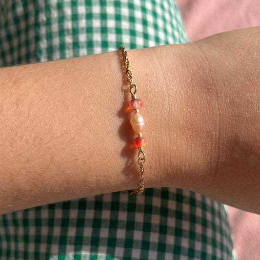 Bracelet Cléo rouge orange chaînette dorée perles colorées femme L'Atelier Rochelais