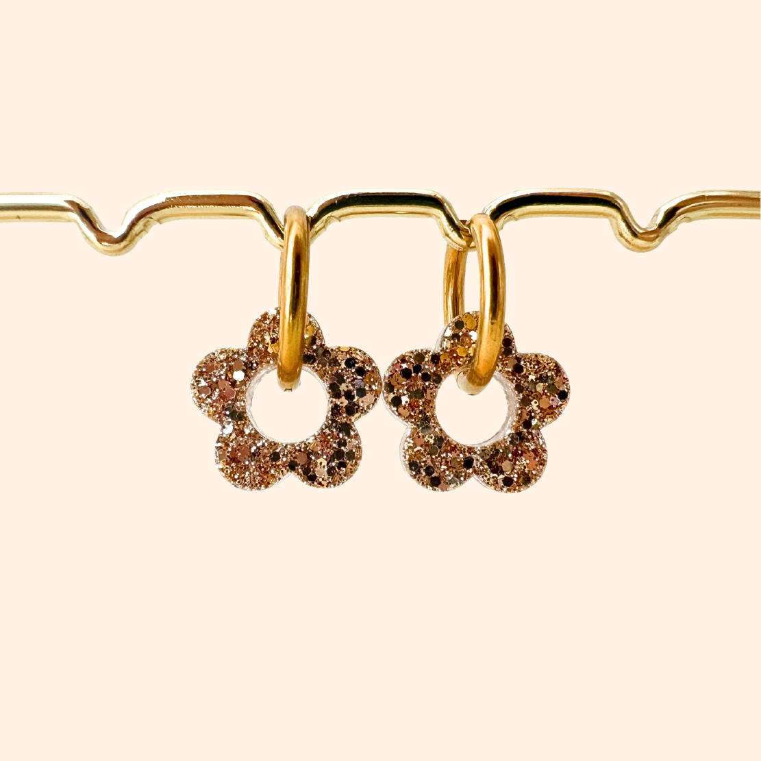 Boucles d’Oreilles fleurs pailletées 🌸