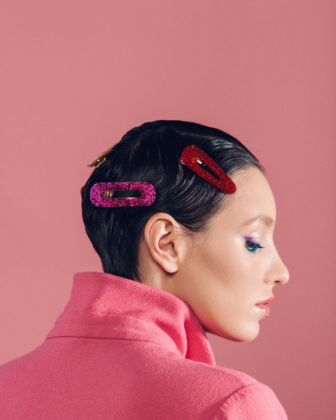 Barrette portee rectangle rose paillette pour cheveux