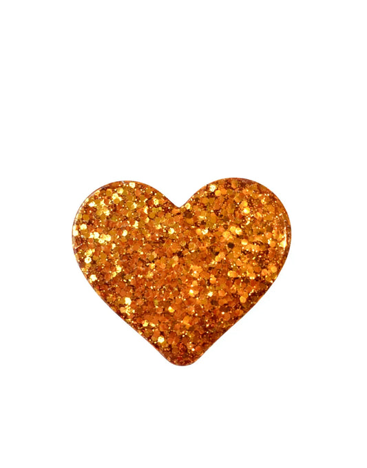 Pin artisanal cœur orange pailleté, bijou unique L’Atelier Rochelais sur fond blanc