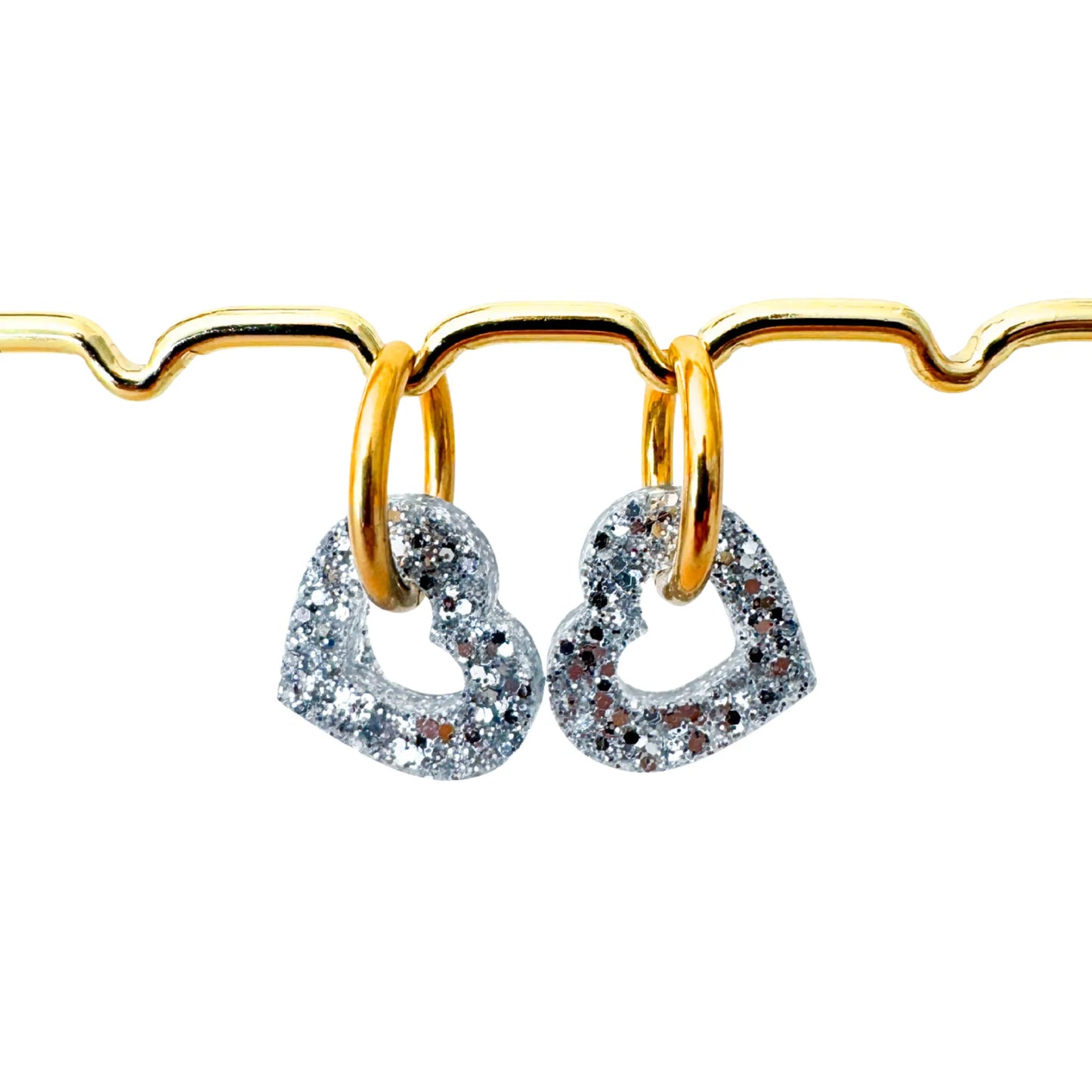 Charm pampille cœur interchangeable pour boucles d'oreilles créoles, bijou femme en résine, couleur argent, Atelier Rochelais La Rochelle
