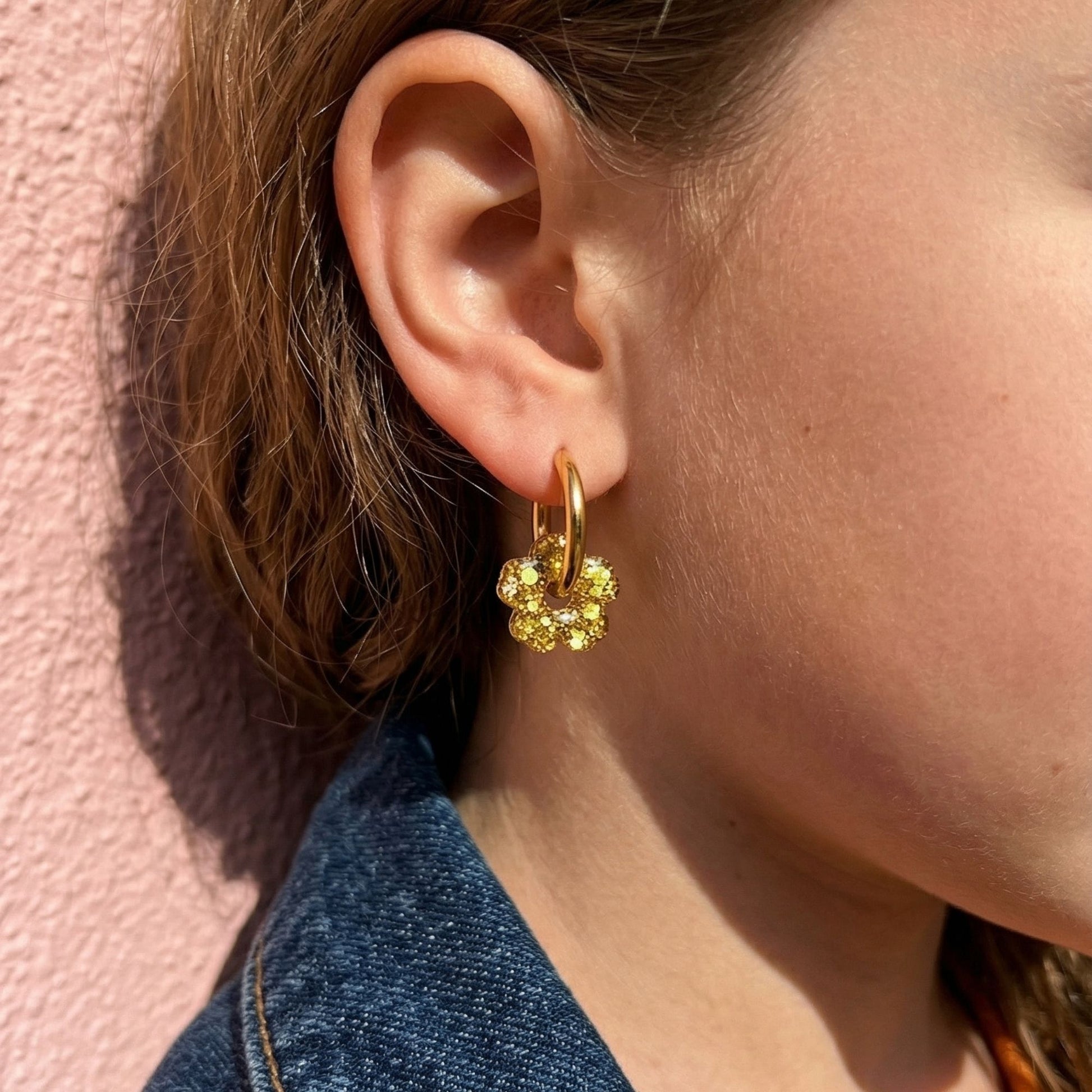 boucles d'oreilles créoles interchangeables mini fleurs résine or pailletée atelier rochelais