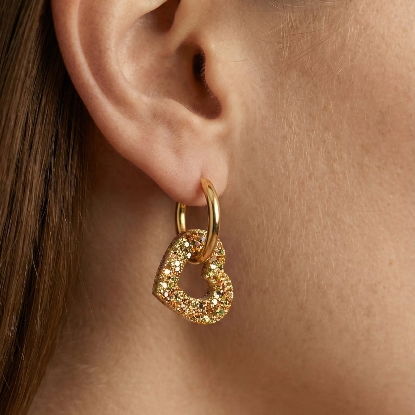 Charm pampille cœur interchangeable pour boucles d'oreilles créoles, bijou femme en résine, couleur doré, Atelier Rochelais La Rochelle