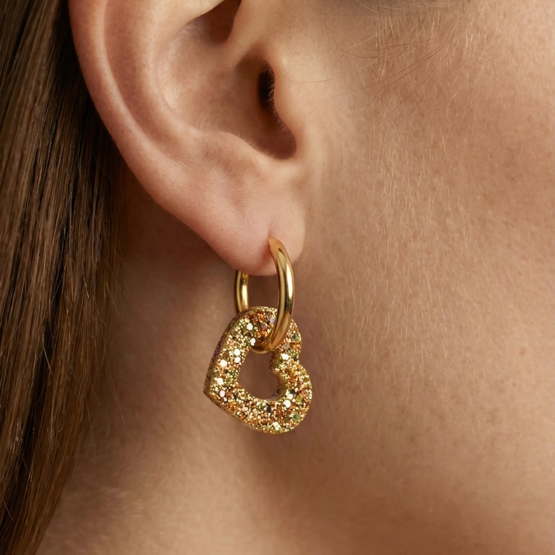 Charm pampille cœur interchangeable pour boucles d'oreilles créoles, bijou femme en résine, couleur doré, Atelier Rochelais La Rochelle