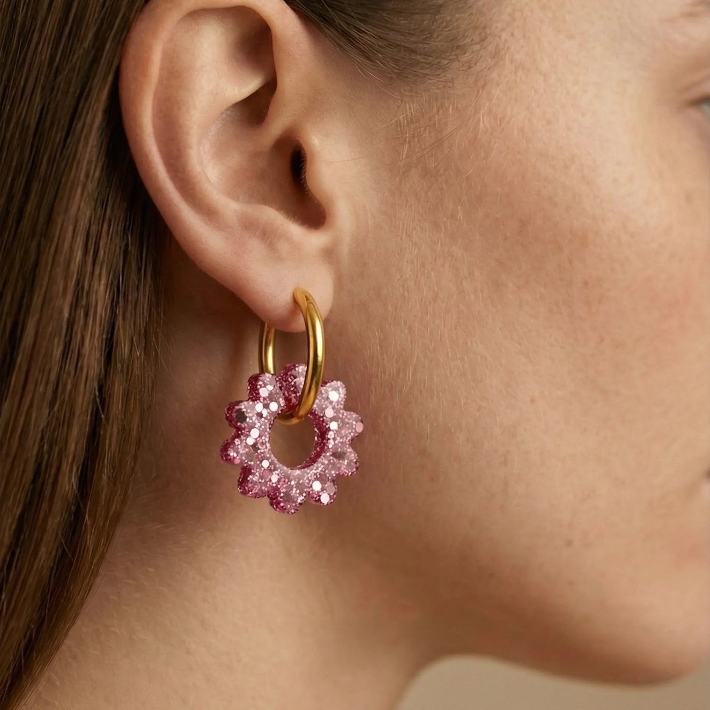 Boucles d’oreilles créoles Soleil – Bijoux pailletés interchangeables