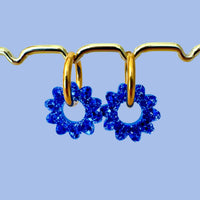 Charm pampille soleil interchangeable pour boucles d'oreilles créoles, bijou femme en résine, couleur bleu, Atelier Rochelais La Rochelle