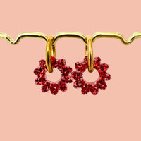 Charm pampille soleil interchangeable pour boucles d'oreilles créoles, bijou femme en résine, couleur rouge, Atelier Rochelais La Rochelle