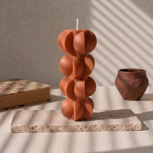 Bougie décorative Spheria terracotta, colonne à demi-sphères en cire de soja faite main à La Rochelle – L'Atelier Rochelais