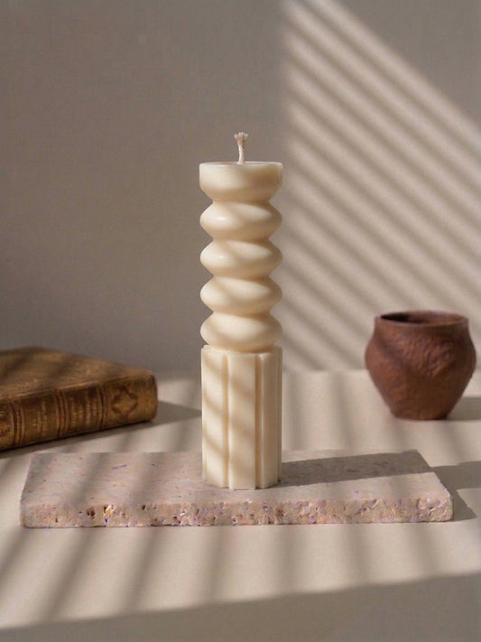 Bougie décorative Totem ivoire, colonne en cire de soja faite main à La Rochelle – L'Atelier Rochelais