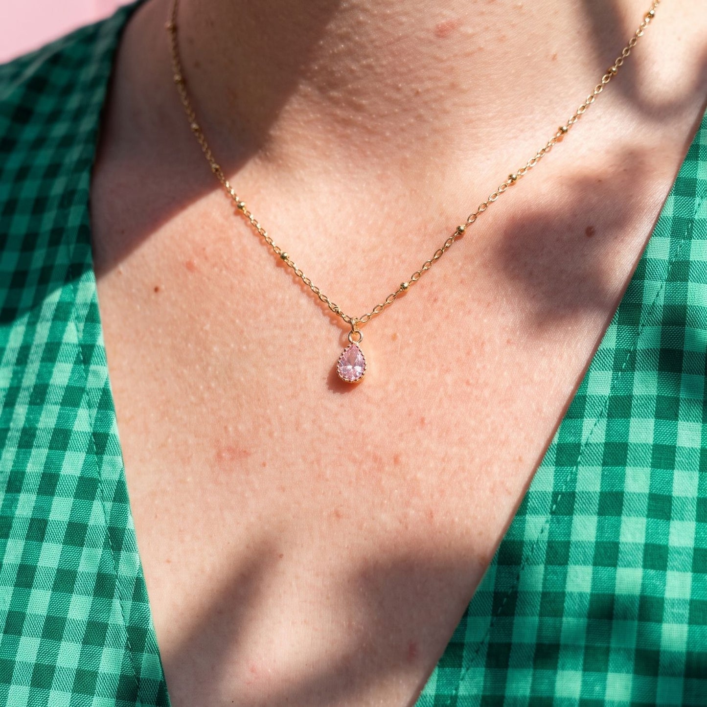 Collier Ella pendentif pierre sertie chaîne dorée bijou artisanal La Rochelle