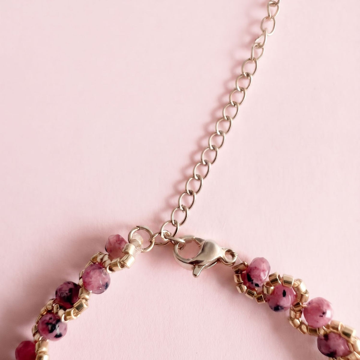 Bracelet Maya violet foncé acier inoxydable doré bijou fait main La Rochelle